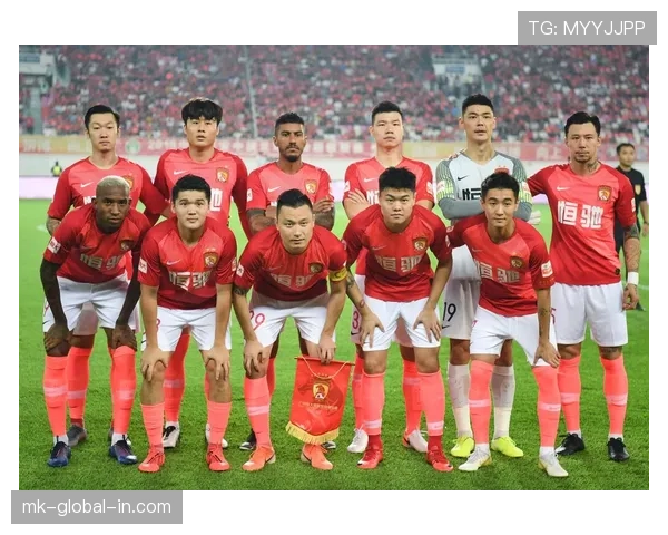 广州足球俱乐部阵容变化趋向年轻化,外援配置面临调整,中超开局阶段主场表现待观察 广州足球俱乐部阵容变化趋向年轻化,外援配置面临调整,中超开局阶段主场表现待观察
